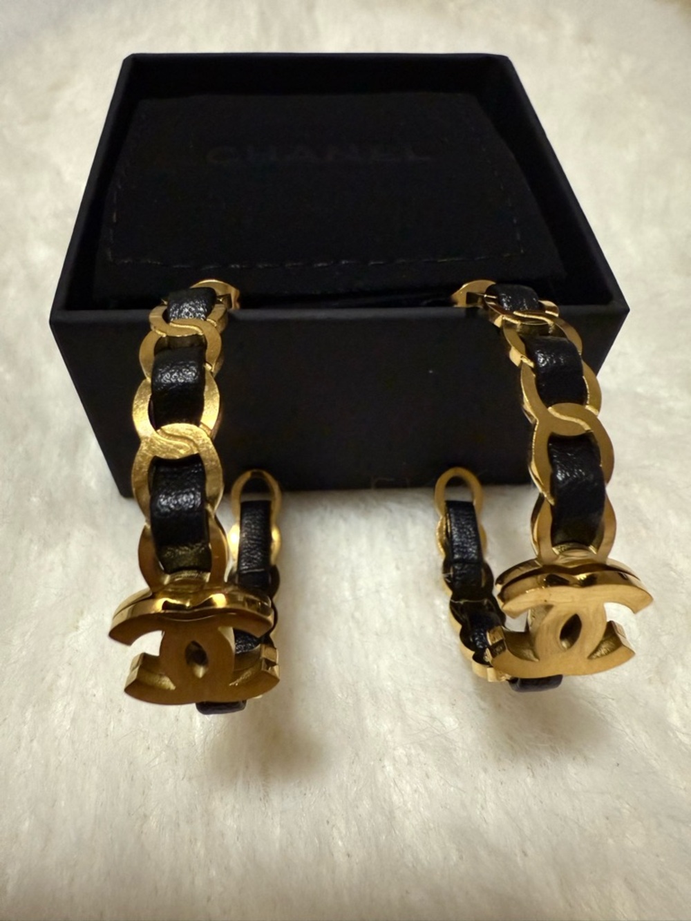 Luxurious CC Style Hoop Black&Goldtone Earrings